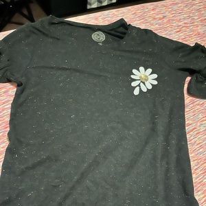 Cute kids flower shirt  with daisy super soft.